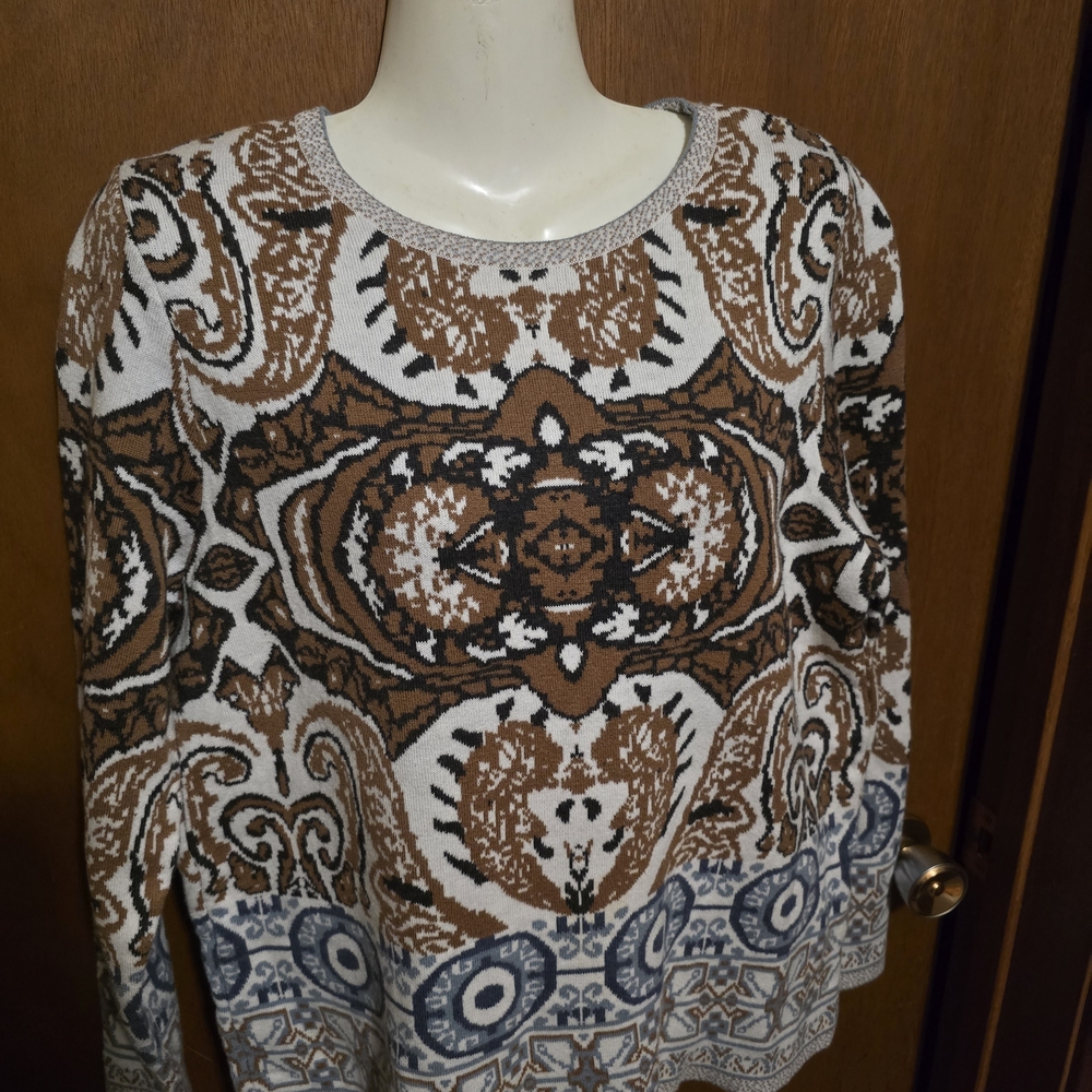 Elegant Paisley Crew Neck Sweater